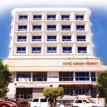 Hotel Surabhi Regency Ānand Extérieur photo