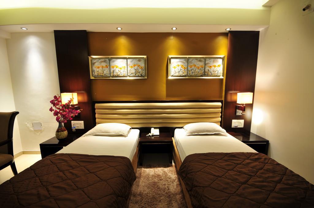 Hotel Surabhi Regency Ānand Chambre photo