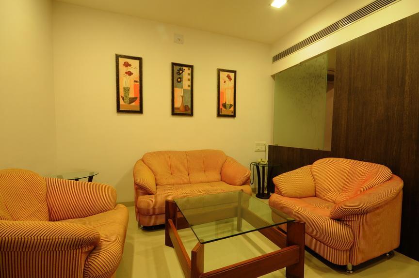 Hotel Surabhi Regency Ānand Extérieur photo