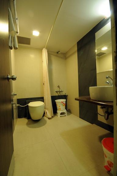 Hotel Surabhi Regency Ānand Extérieur photo