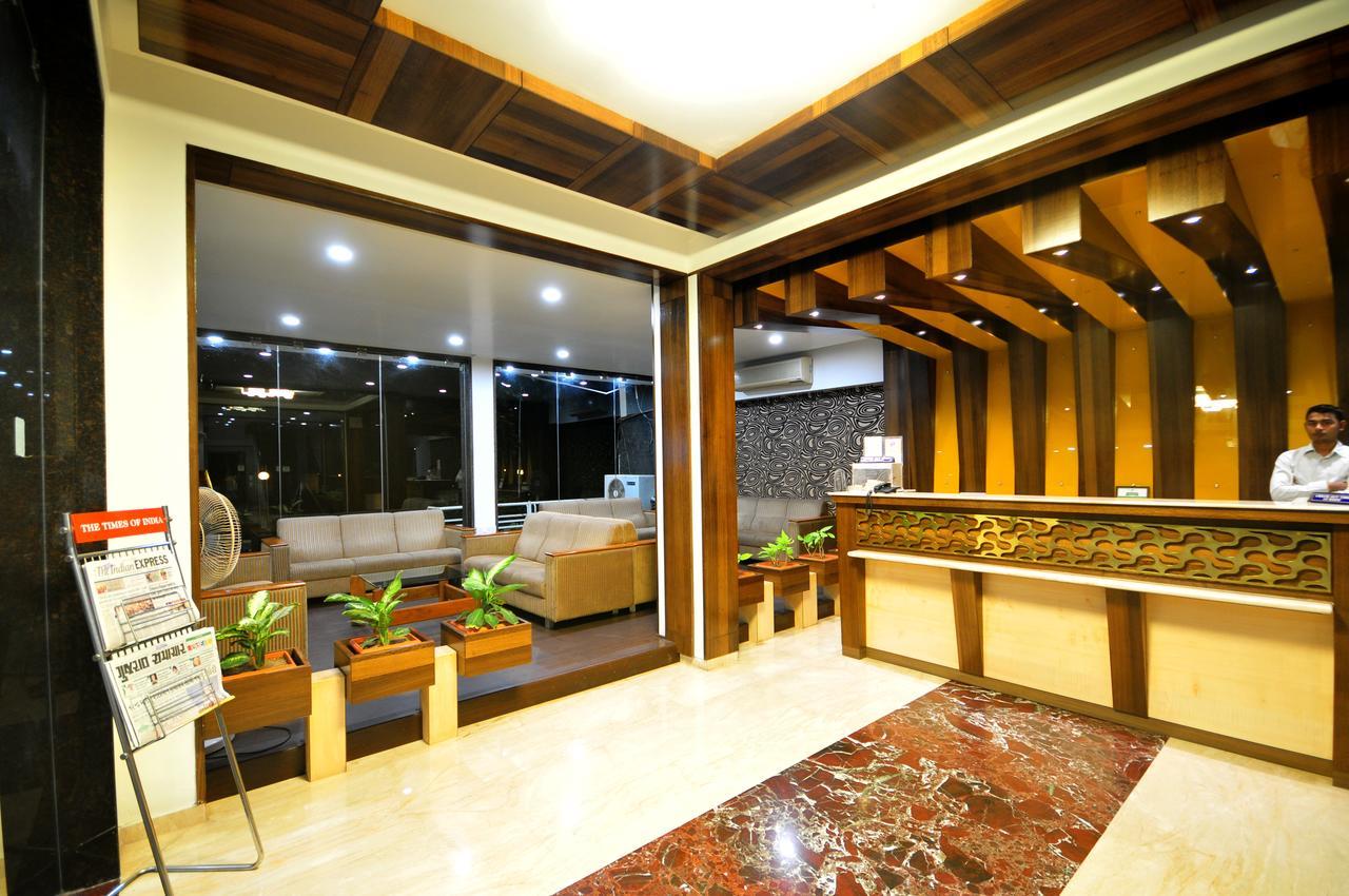 Hotel Surabhi Regency Ānand Extérieur photo